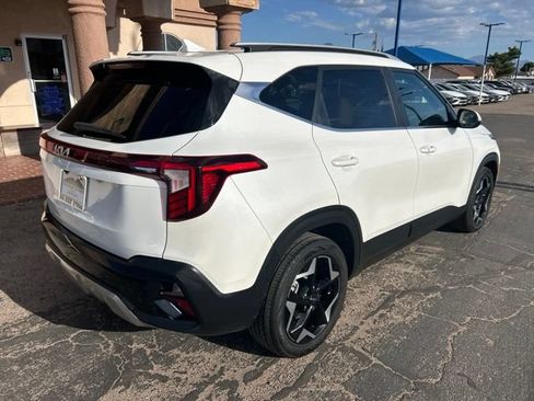 Used 2024 Kia Seltos EX FWD image 2