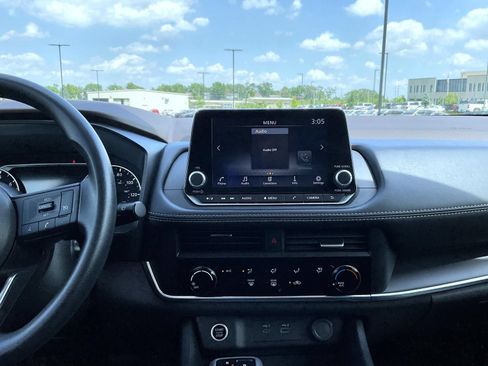 Used 2023 Nissan Rogue S AWD/4WD image 13