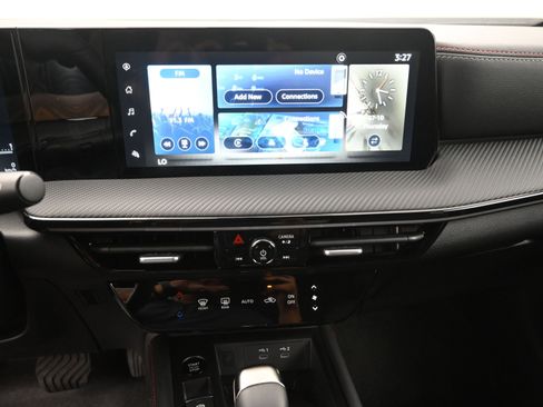 New 2025 Nissan Kicks SR image 6