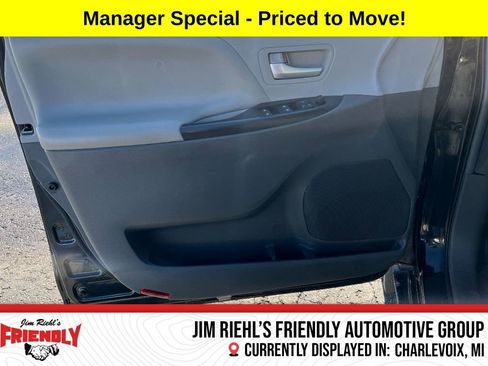 Used 2016 Toyota Sienna LE image 10