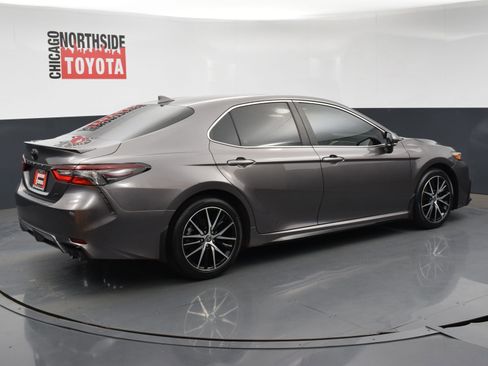 Used 2024 Toyota Camry SE image 4