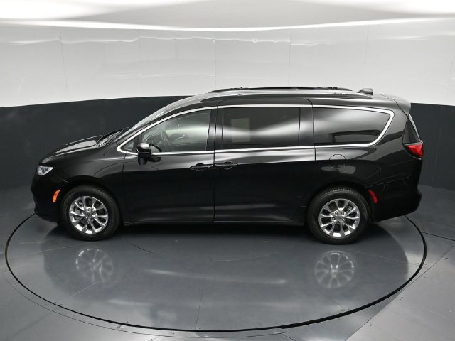 Certified 2022 Chrysler Pacifica Touring-L AWD/4WD image 54