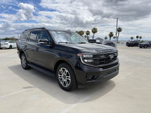 Used 2025 Ford Expedition Active AWD/4WD image 4