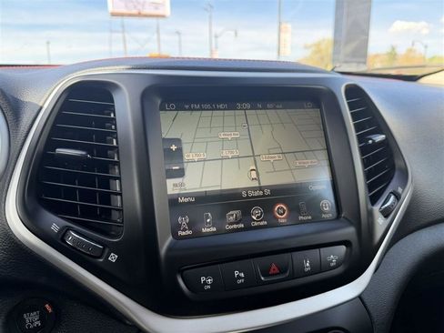 Used 2015 Jeep Cherokee Trailhawk w/ Comfort/Convenience Group AWD/4WD image 30