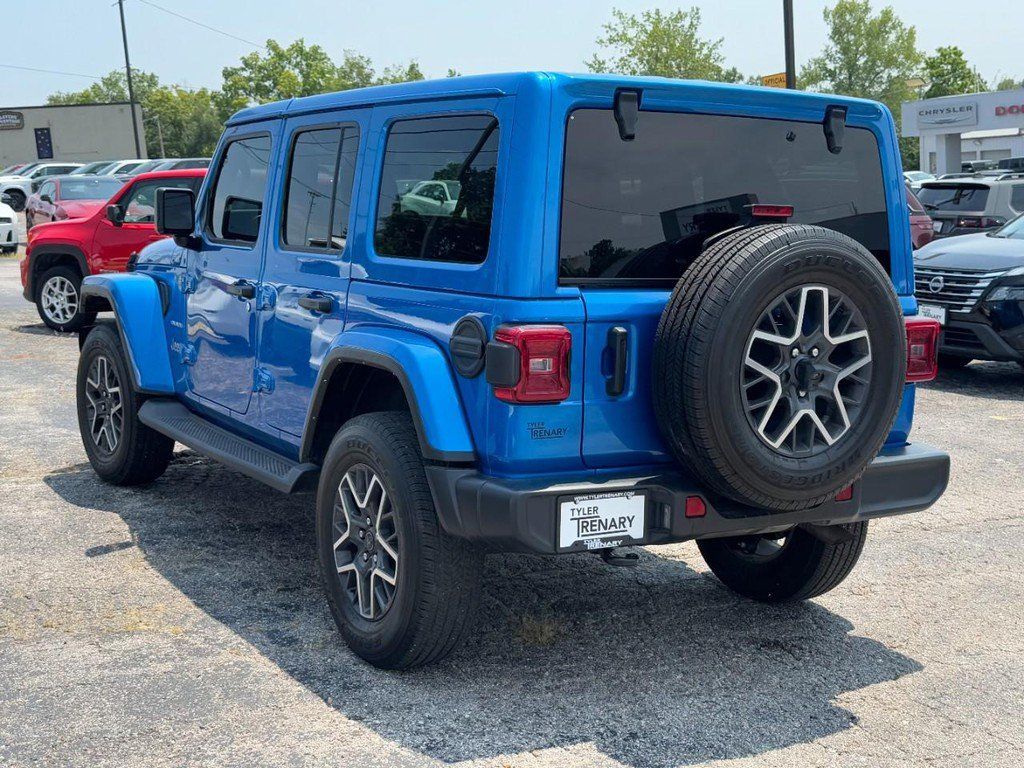 Used 2024 Jeep Wrangler Unlimited Sahara AWD/4WD image 7