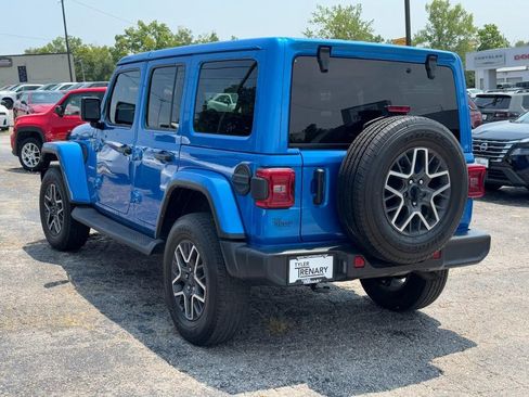 Used 2024 Jeep Wrangler Unlimited Sahara AWD/4WD image 7