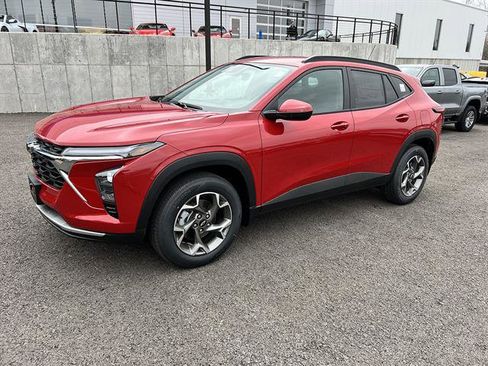 New 2026 Chevrolet Trax LT w/ Driver Confidence Package FWD image 1