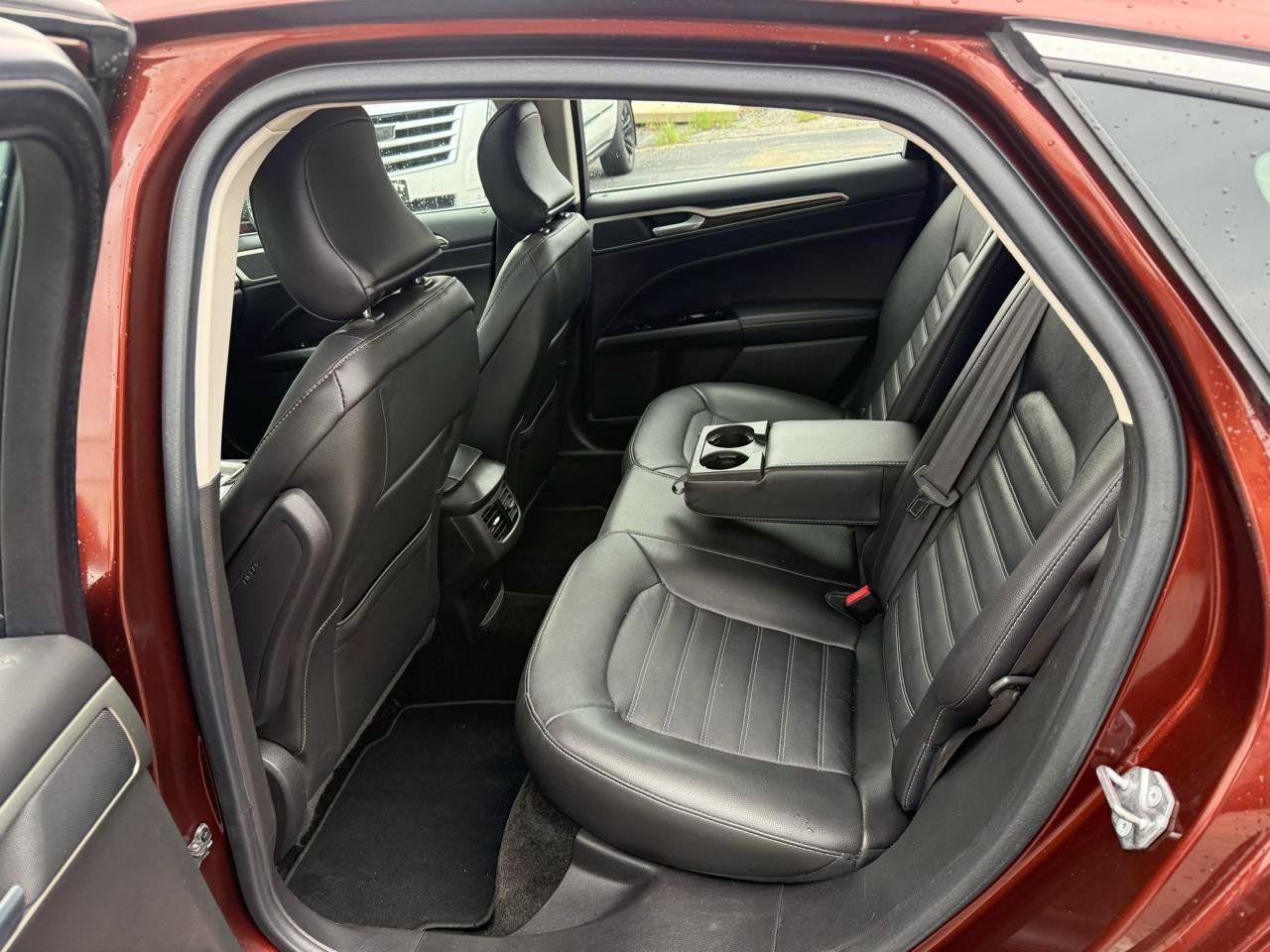 Used 2016 Ford Fusion SE w/ Equipment Group 202A AWD/4WD image 23