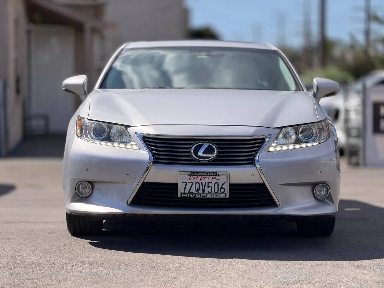 Used 2014 Lexus ES 300h w/ Premium Package w/Bamboo Trim FWD image 4