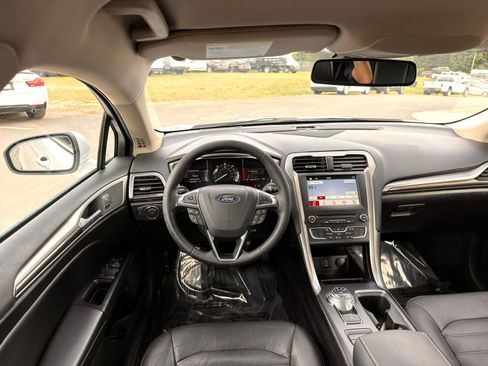 Used 2018 Ford Fusion SE w/ Equipment Group 602A FWD image 25