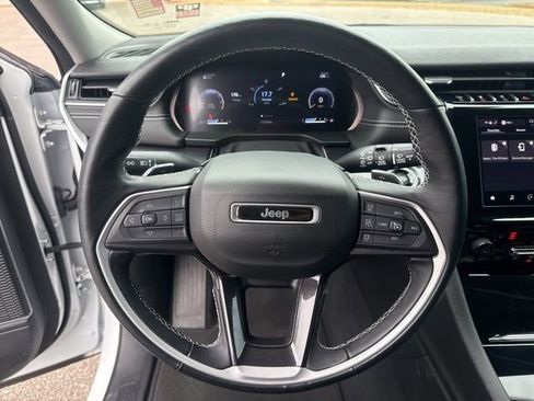 Used 2022 Jeep Grand Cherokee L Laredo w/ Luxury Tech Group I image 28