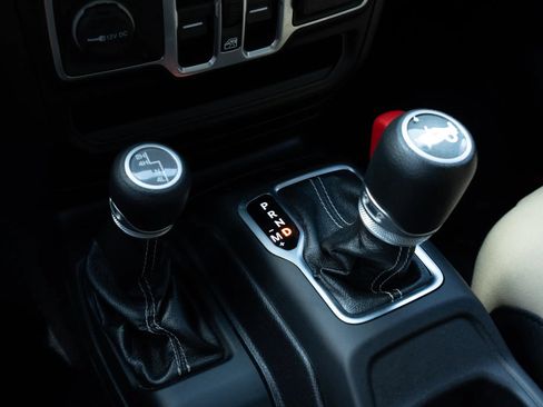 Used 2020 Jeep Wrangler Unlimited Sahara AWD/4WD image 27