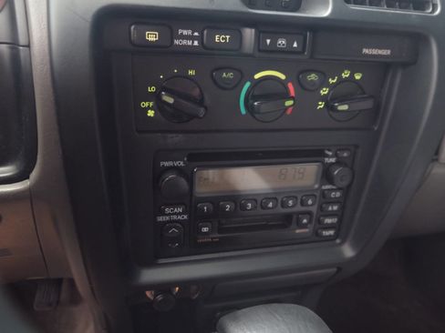 Used 2001 Toyota 4Runner SR5 RWD image 9