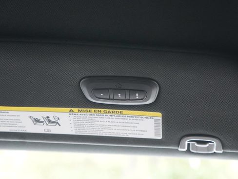 Used 2025 Chrysler Pacifica Select FWD image 25