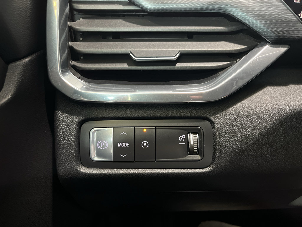 Used 2026 GMC Acadia Elevation w/ Elevation Premium Package FWD image 29