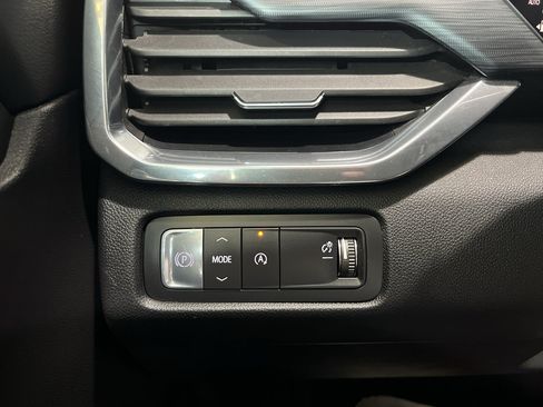 Used 2026 GMC Acadia Elevation w/ Elevation Premium Package FWD image 29