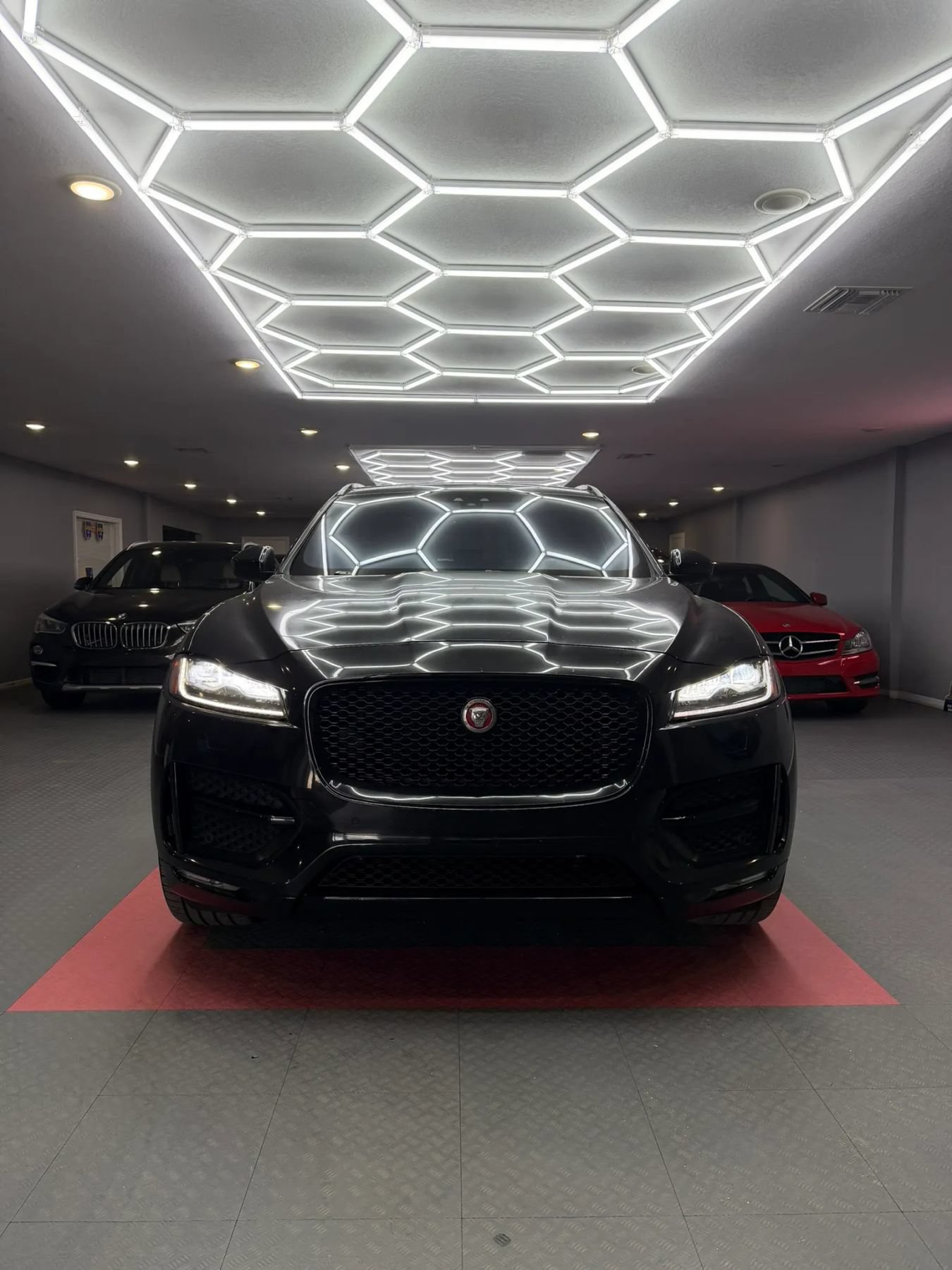 Used 2018 Jaguar F-PACE R-Sport AWD/4WD image 6