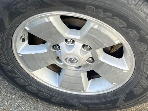 Used 2015 Toyota Tacoma PreRunner image 17