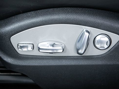 Certified 2026 Porsche Macan AWD/4WD image 24