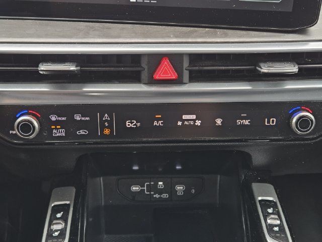 Used 2025 Kia Sorento SX AWD/4WD image 19