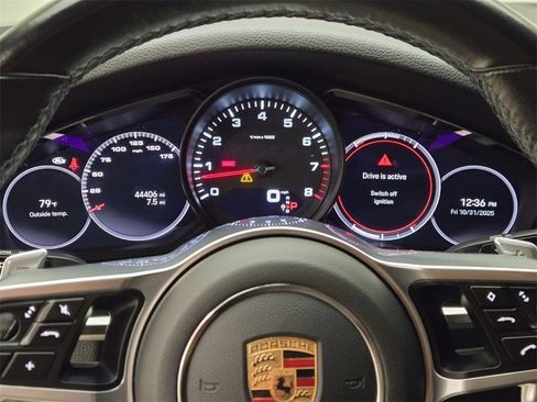 Used 2022 Porsche Cayenne Platinum Edition image 36