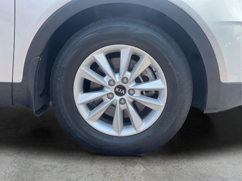 Used 2020 Kia Sorento LX FWD image 26