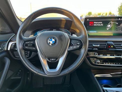 Used 2023 BMW 530e xDrive w/ Premium Package AWD/4WD image 17