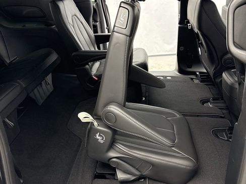 New 2026 Chrysler Pacifica Select image 30