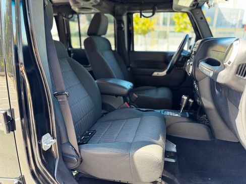 Used 2012 Jeep Wrangler Unlimited Sahara AWD/4WD image 40