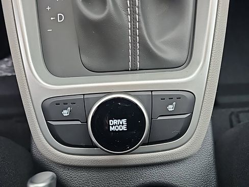 New 2026 Hyundai Venue SEL FWD image 23