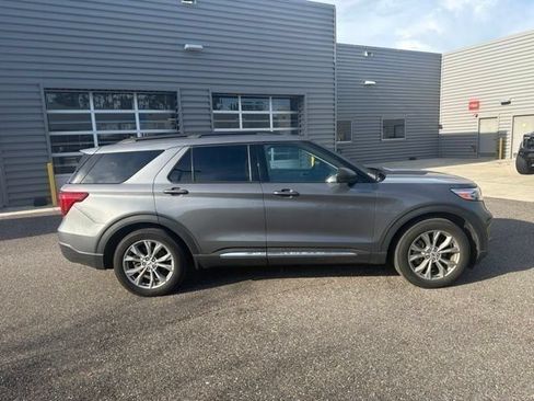 Used 2023 Ford Explorer XLT w/ Equipment Group 202A RWD image 3