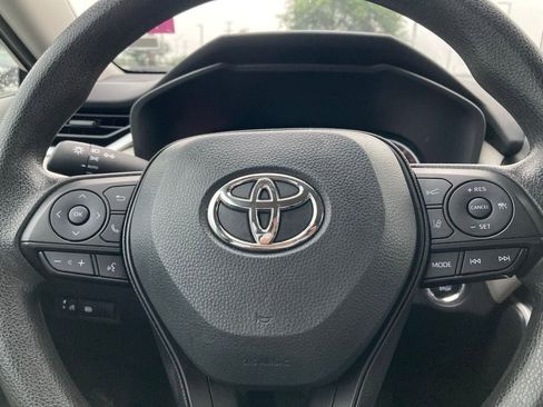 Used 2025 Toyota RAV4 XLE FWD image 17