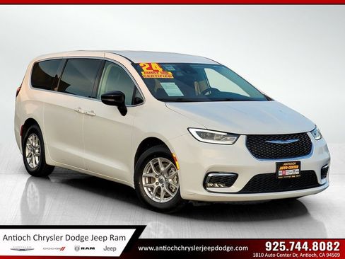 Certified 2024 Chrysler Pacifica Touring-L image 1