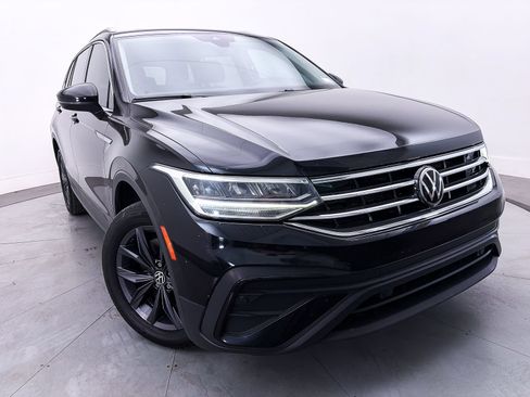 Used 2022 Volkswagen Tiguan SE FWD image 3