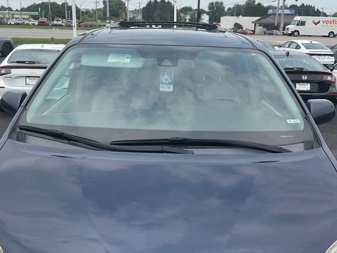 Used 2019 Toyota Sienna XLE w/ XLE Navigation Package FWD image 11