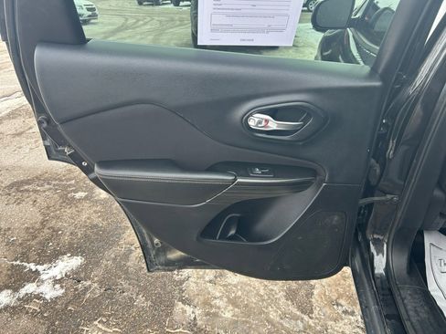 Used 2014 Jeep Cherokee Sport image 13