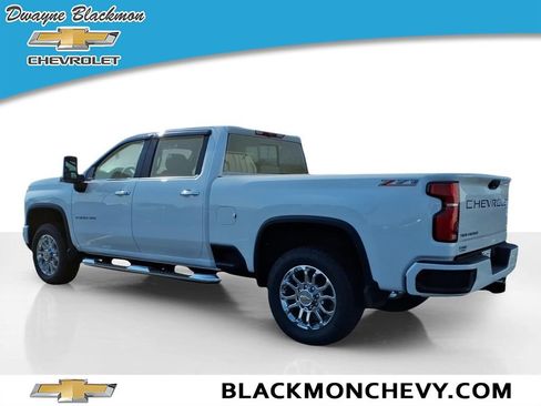 Used 2025 Chevrolet Silverado 2500 LT w/ Z71 Chrome Sport Edition AWD/4WD image 4