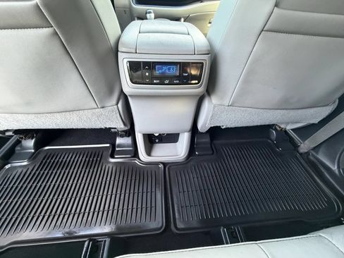 Used 2015 Toyota Highlander XLE AWD/4WD image 34