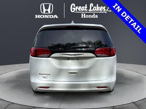 Used 2017 Chrysler Pacifica Touring FWD image 5