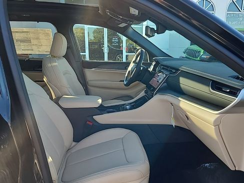 New 2025 Jeep Grand Cherokee Limited w/ Luxury Tech Group II AWD/4WD image 26