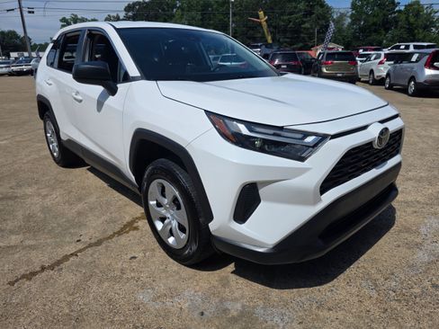 Used 2024 Toyota RAV4 LE FWD image 3