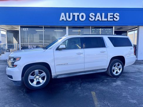Used 2015 Chevrolet Suburban LT image 2
