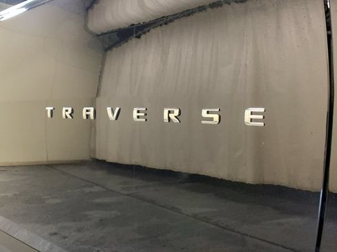 Used 2023 Chevrolet Traverse LT AWD/4WD image 10