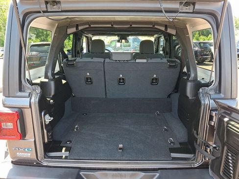 Used 2024 Jeep Wrangler Unlimited w/ Convenience Group AWD/4WD image 31