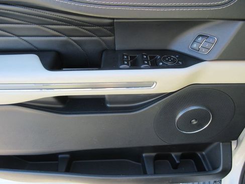 Used 2021 Ford Expedition Max Platinum image 26