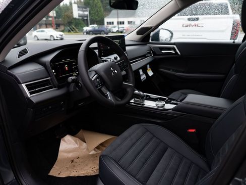 New 2026 Mitsubishi Outlander SE image 10