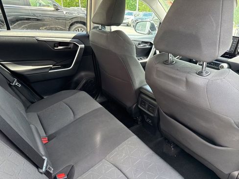 Used 2021 Toyota RAV4 XLE AWD/4WD image 30