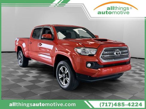 Used 2017 Toyota Tacoma TRD Sport image 1