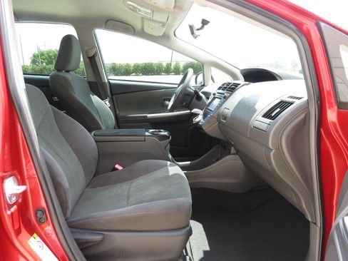 Used 2014 Toyota Prius V Two FWD image 30