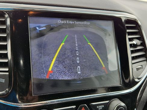 Used 2019 Jeep Grand Cherokee Altitude RWD image 14